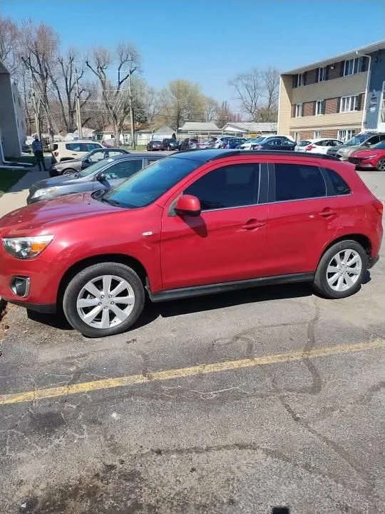 2014 Mitsubishi Outlander - Image 2 of 3