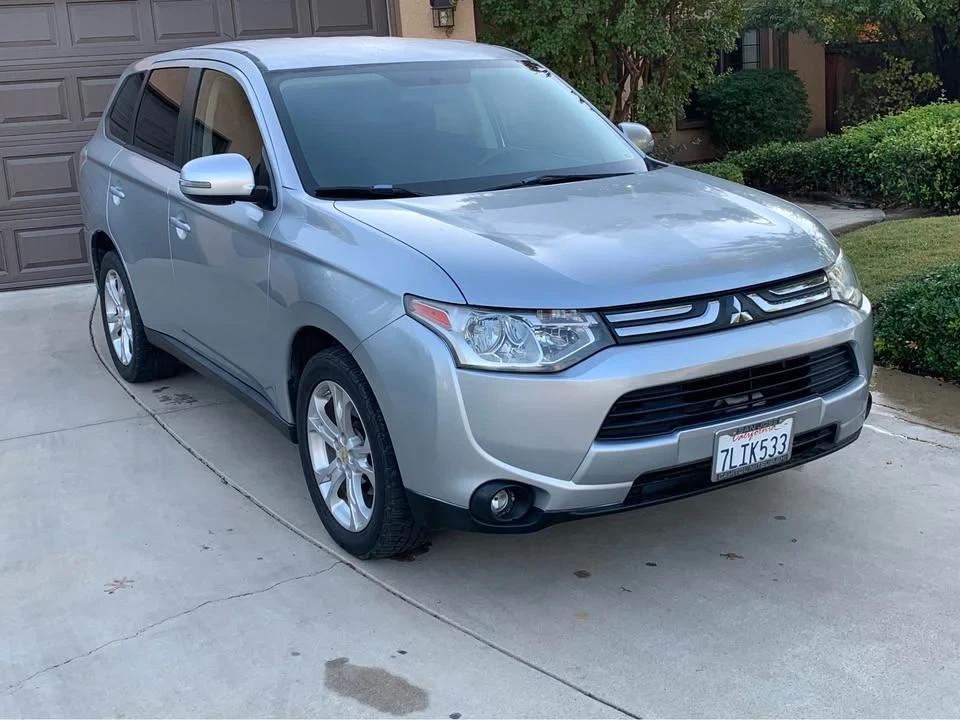 2014 Mitsubishi Outlander - Image 2 of 13
