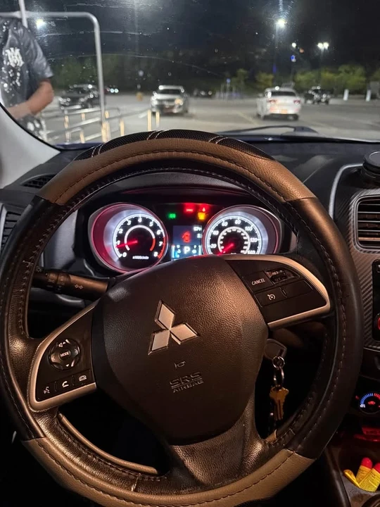 2014 Mitsubishi Outlander - Image 5 of 6