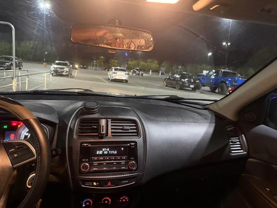 2014 Mitsubishi Outlander - Image 4 of 6