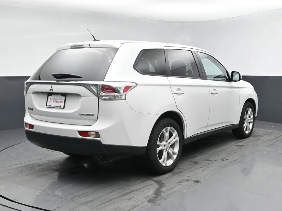 2014 Mitsubishi Outlander - Image 18 of 20