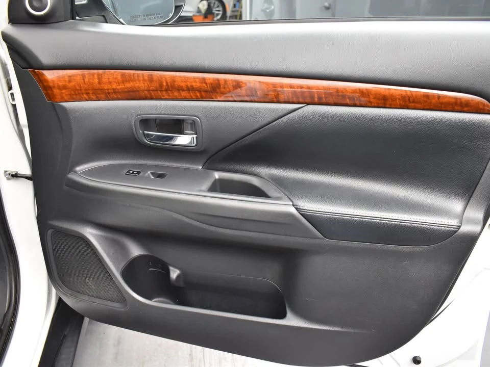 2014 Mitsubishi Outlander - Image 15 of 20