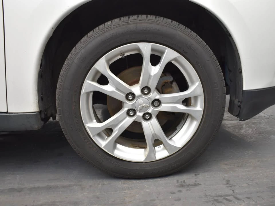 2014 Mitsubishi Outlander - Image 16 of 20
