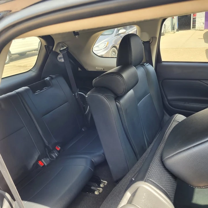 2014 Mitsubishi Outlander - Image 16 of 20