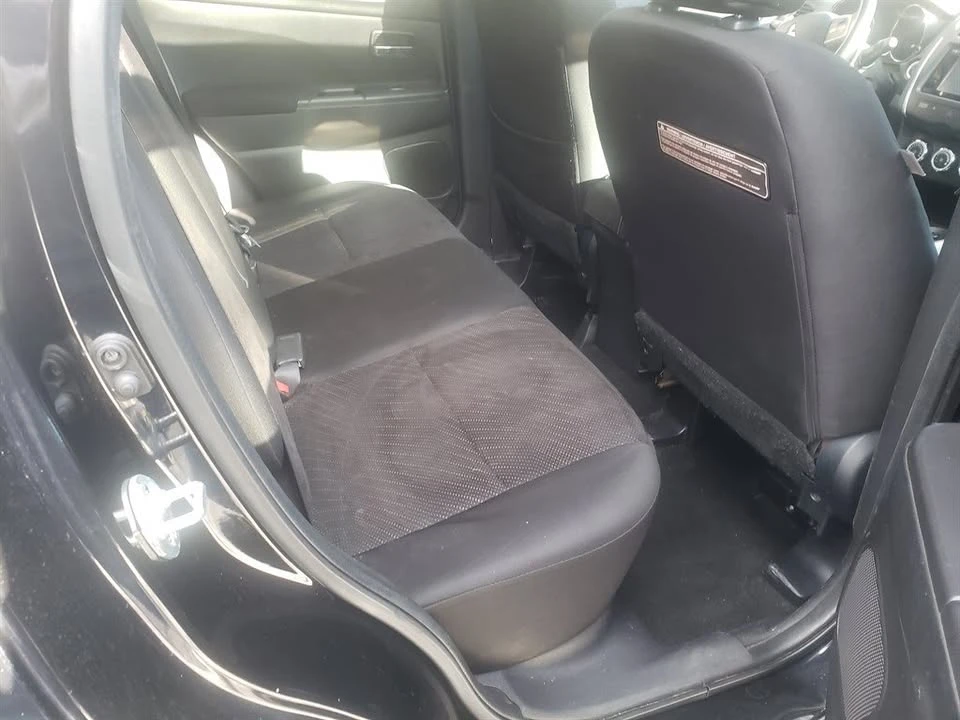 2014 Mitsubishi Outlander - Image 3 of 10
