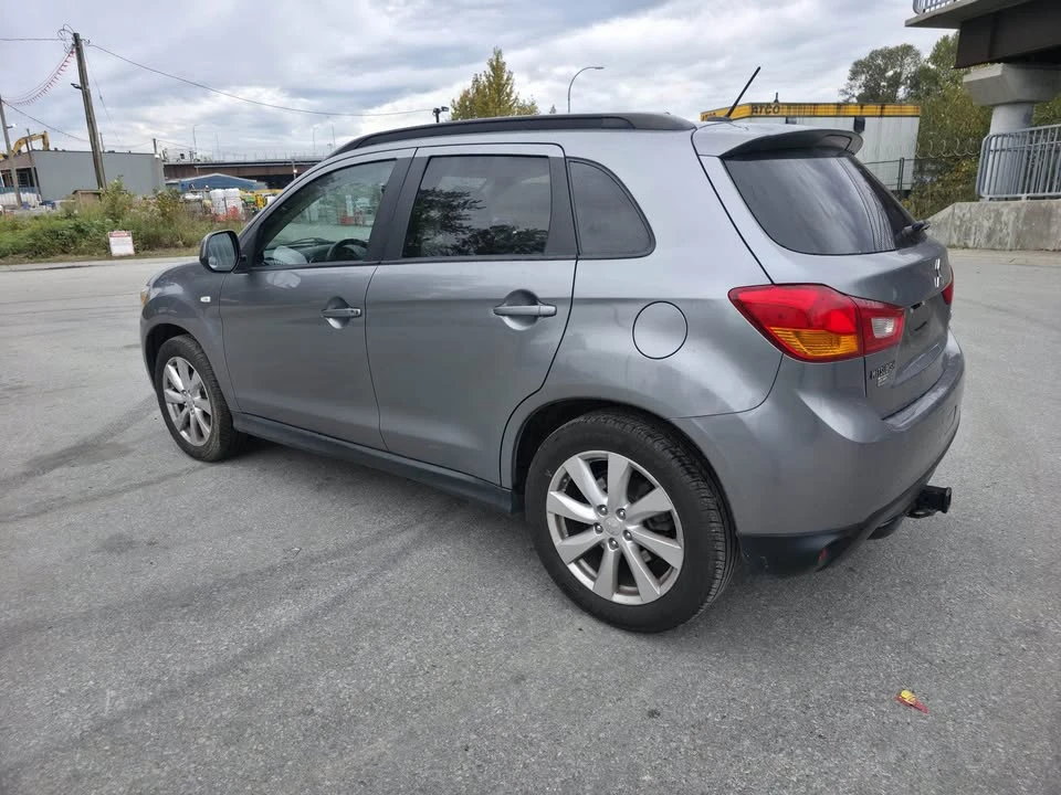2014 Mitsubishi Outlander - Image 10 of 18