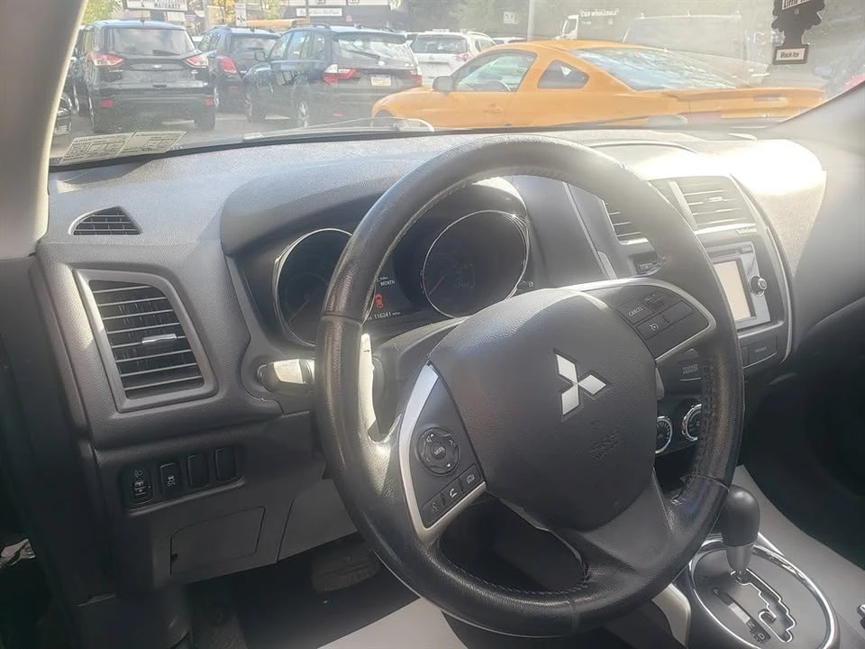 2014 Mitsubishi Outlander - Image 6 of 10