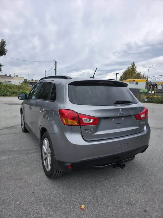 2014 Mitsubishi Outlander - Image 13 of 18