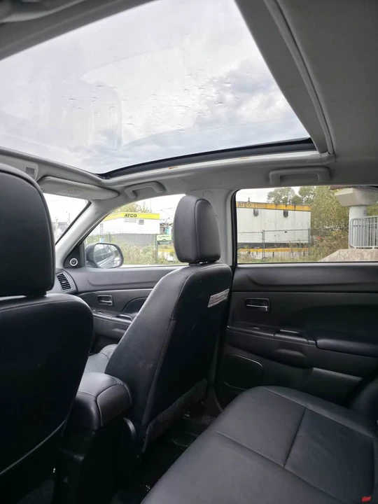 2014 Mitsubishi Outlander - Image 17 of 18