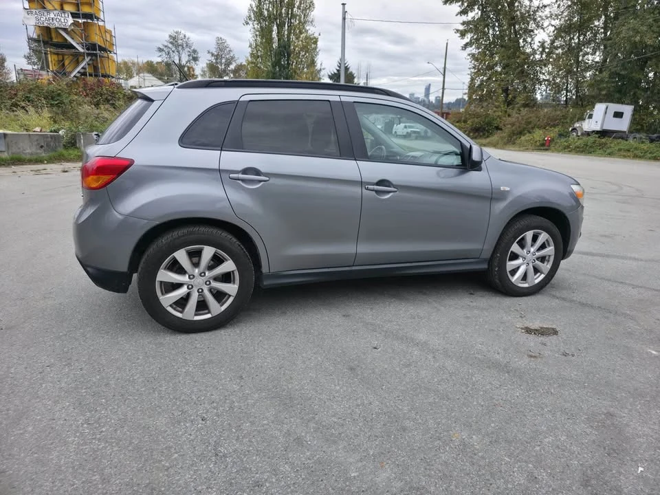 2014 Mitsubishi Outlander - Image 7 of 18