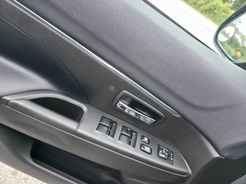 2014 Mitsubishi Outlander - Image 11 of 18