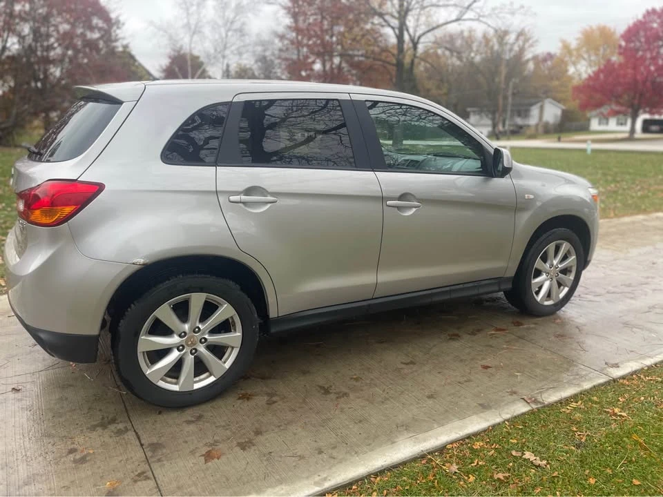 2014 Mitsubishi Outlander - Image 3 of 8
