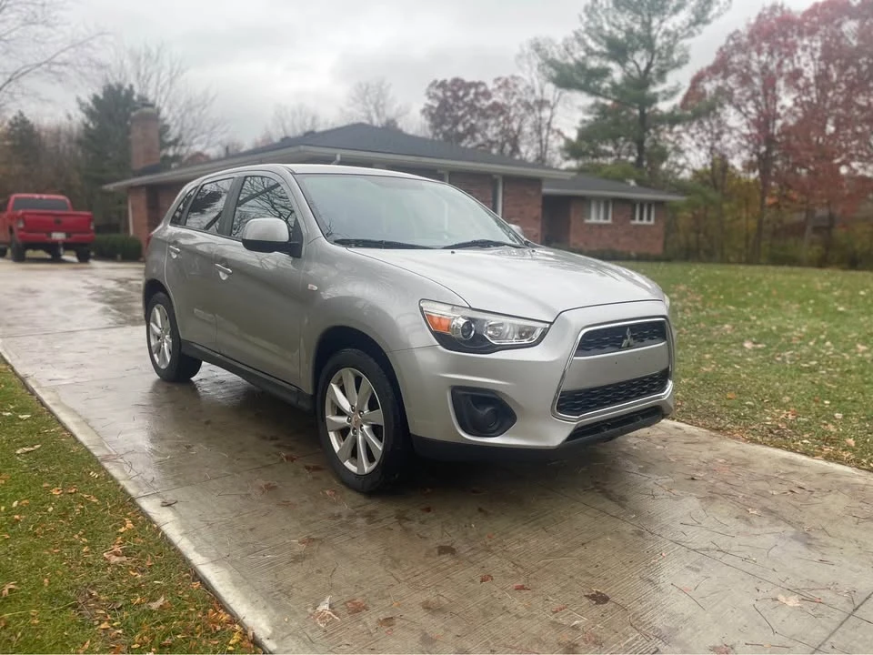 2014 Mitsubishi Outlander - Image 2 of 8