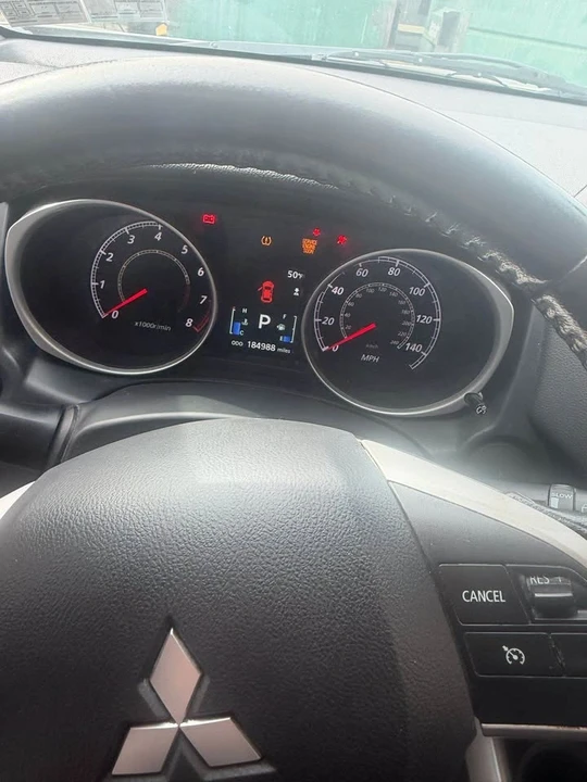 2014 Mitsubishi Outlander - Image 3 of 7