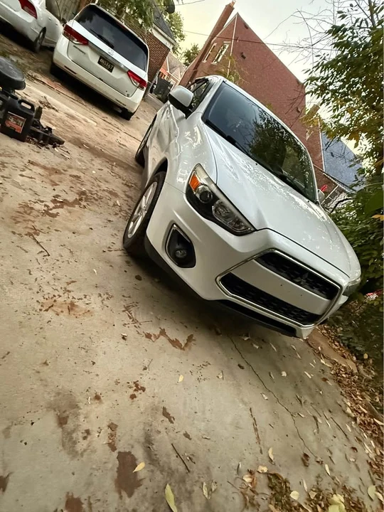 2014 Mitsubishi Outlander - Image 3 of 4