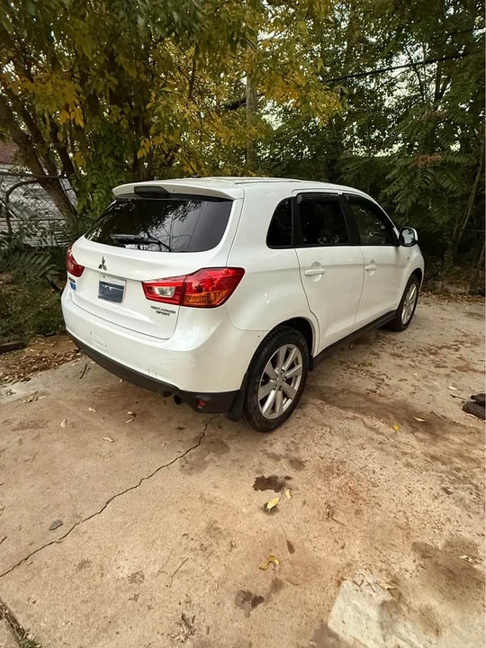 2014 Mitsubishi Outlander - Image 4 of 4