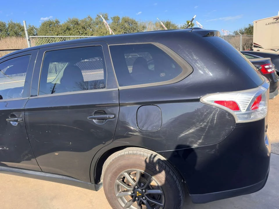 2014 Mitsubishi Outlander - Image 4 of 10