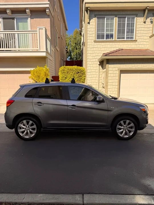 2014 Mitsubishi Outlander - Image 5 of 8