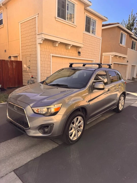 2014 Mitsubishi Outlander - Image 2 of 8