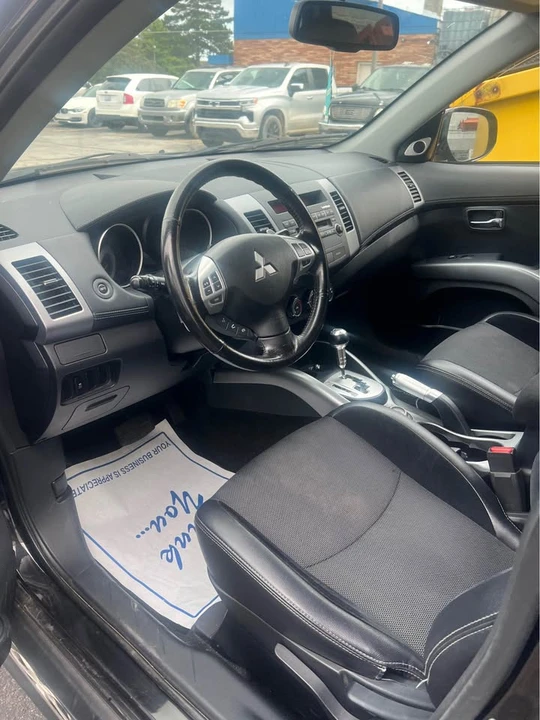 2014 Mitsubishi Outlander - Image 2 of 8