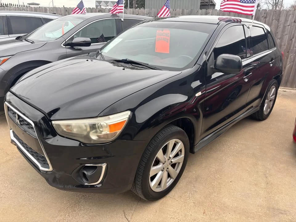 2014 Mitsubishi Outlander - Image 2 of 10