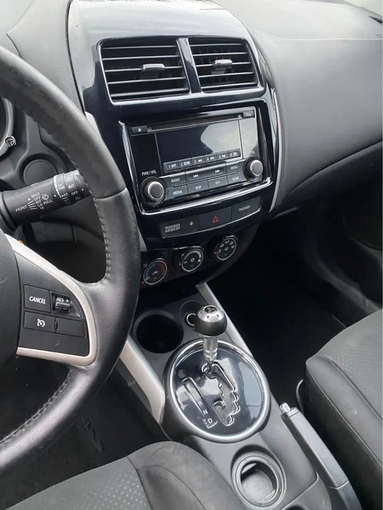 2014 Mitsubishi Outlander - Image 9 of 14