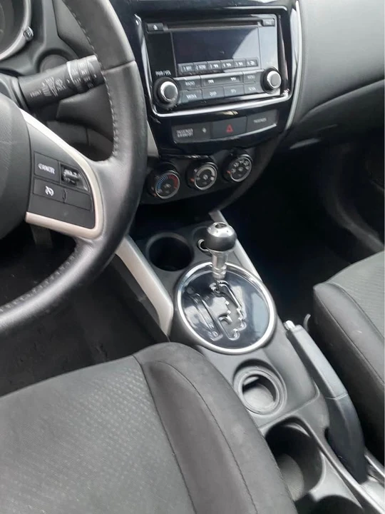 2014 Mitsubishi Outlander - Image 8 of 14