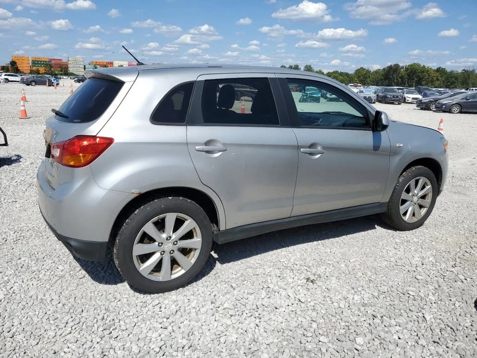 2014 Mitsubishi Outlander - Image 2 of 11