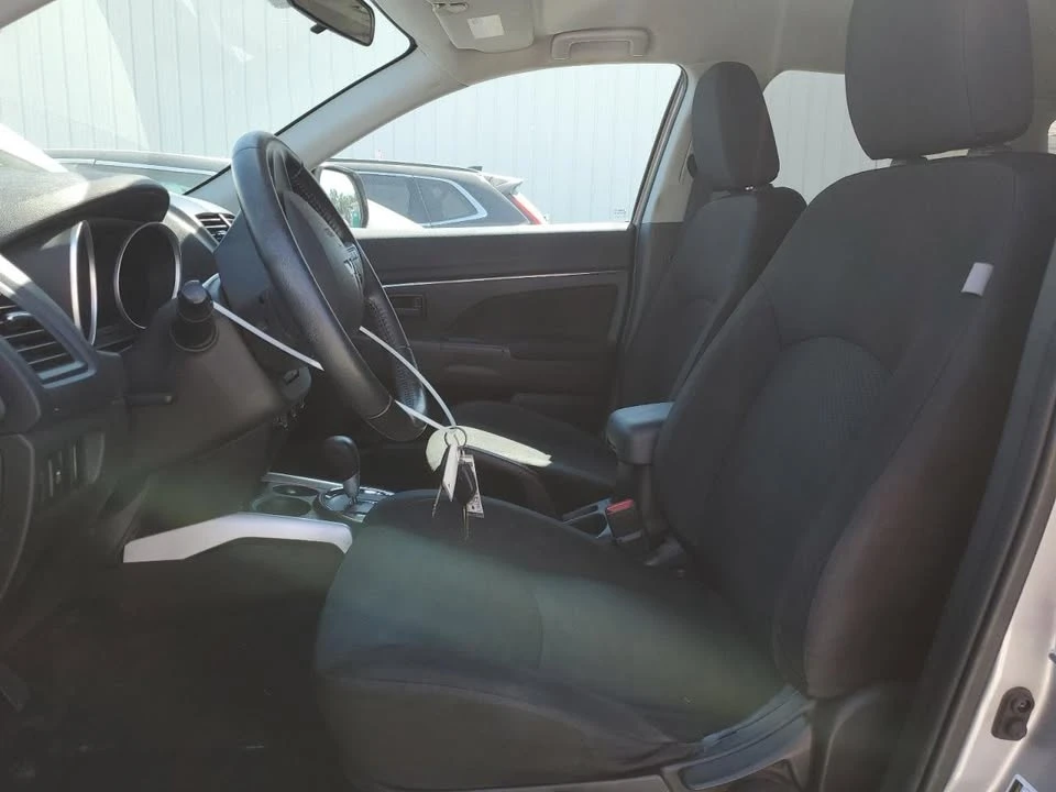 2014 Mitsubishi Outlander - Image 6 of 11