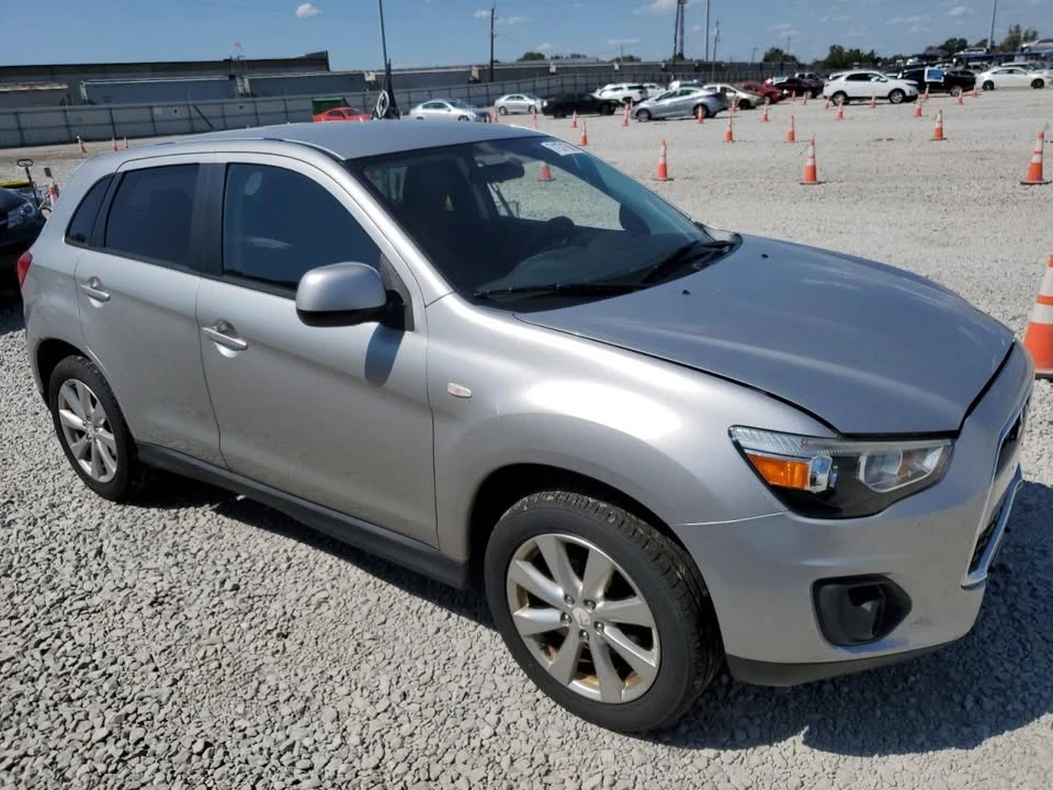2014 Mitsubishi Outlander - Image 3 of 11