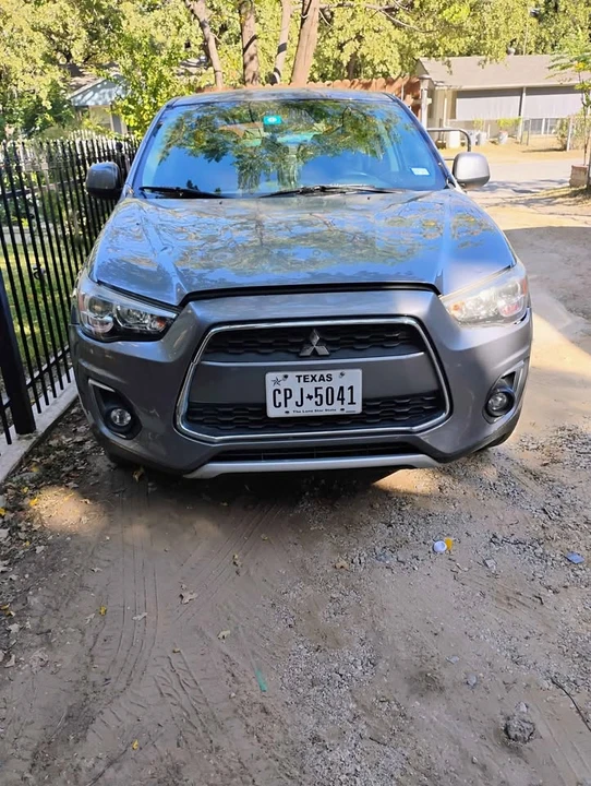 2014 Mitsubishi Outlander - Image 2 of 10