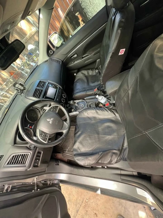 2014 Mitsubishi Outlander - Image 7 of 10