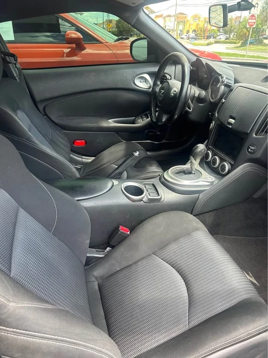 2014 Nissan Z - Image 7 of 8