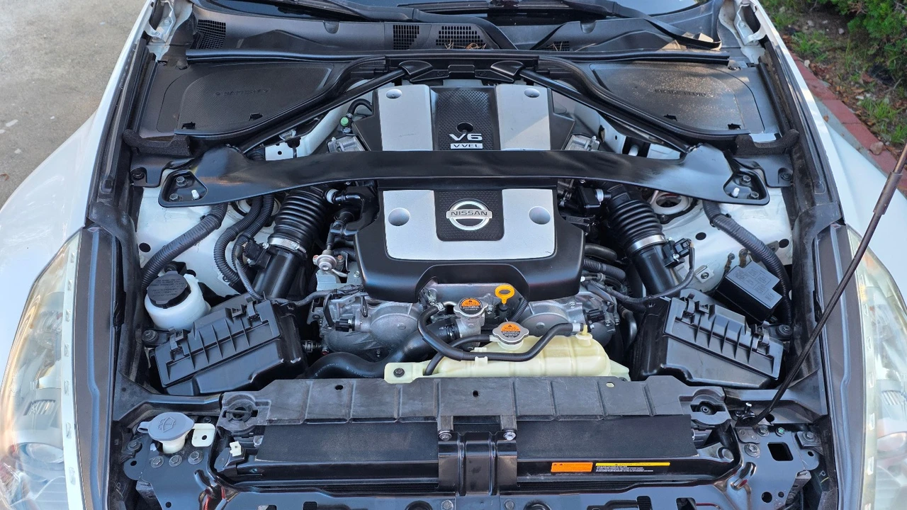 2014 Nissan 370Z 6th Gen - Image 19 of 21
