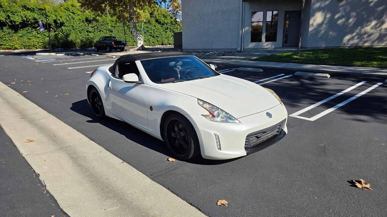 2014 Nissan 370Z 6th Gen - Image 5 of 21