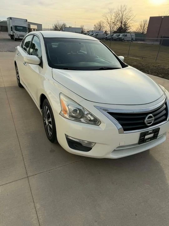 2014 Nissan Altima 5th Gen - Image 2 of 18