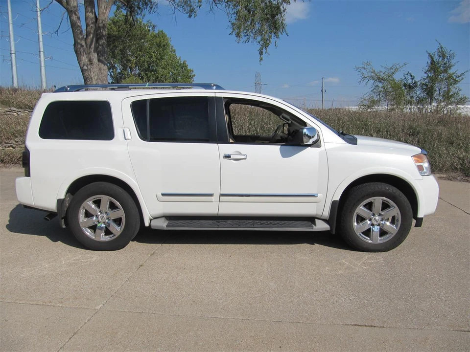 2014 Nissan Armada - Image 9 of 26