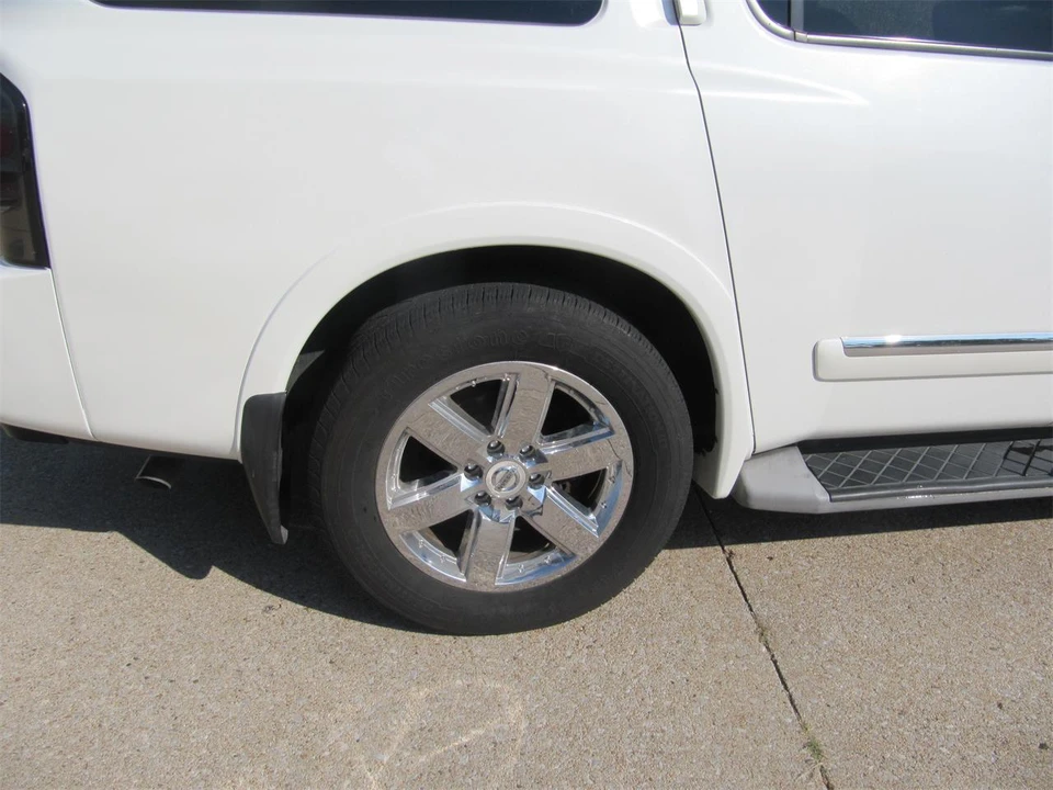 2014 Nissan Armada - Image 10 of 26