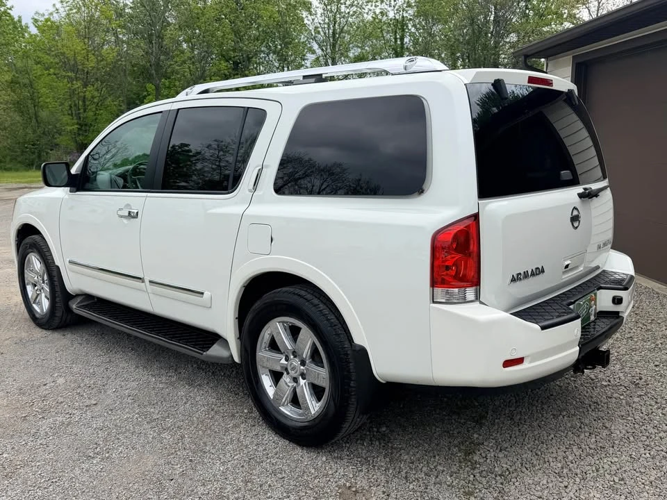 2014 Nissan Armada - Image 5 of 17