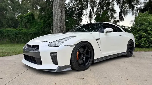 2014 Nissan GT-R Premium 2D