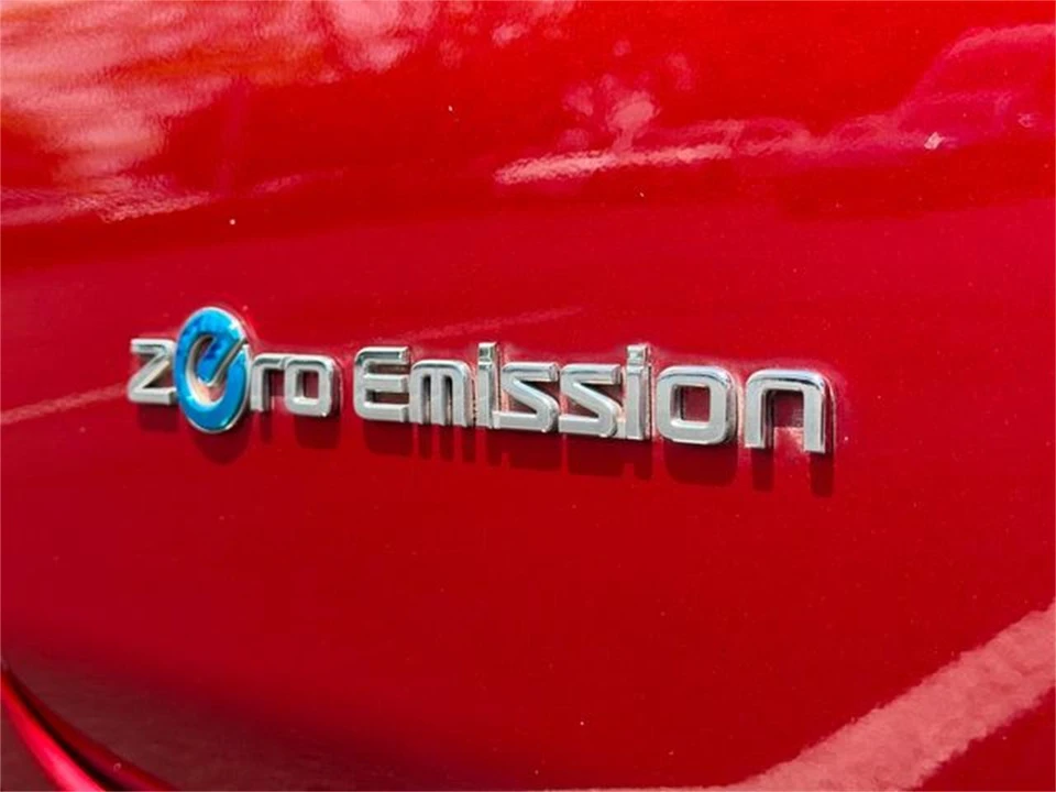 2014 Nissan Leaf - Image 13 of 31