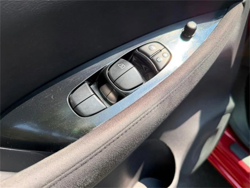 2014 Nissan Leaf - Image 18 of 31
