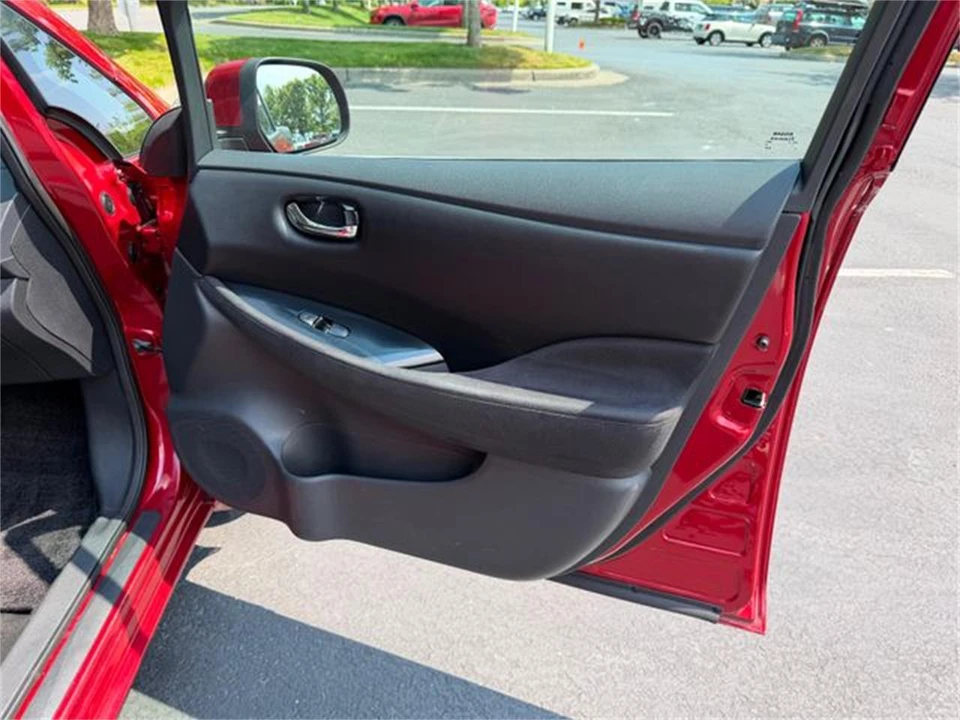 2014 Nissan Leaf - Image 24 of 31