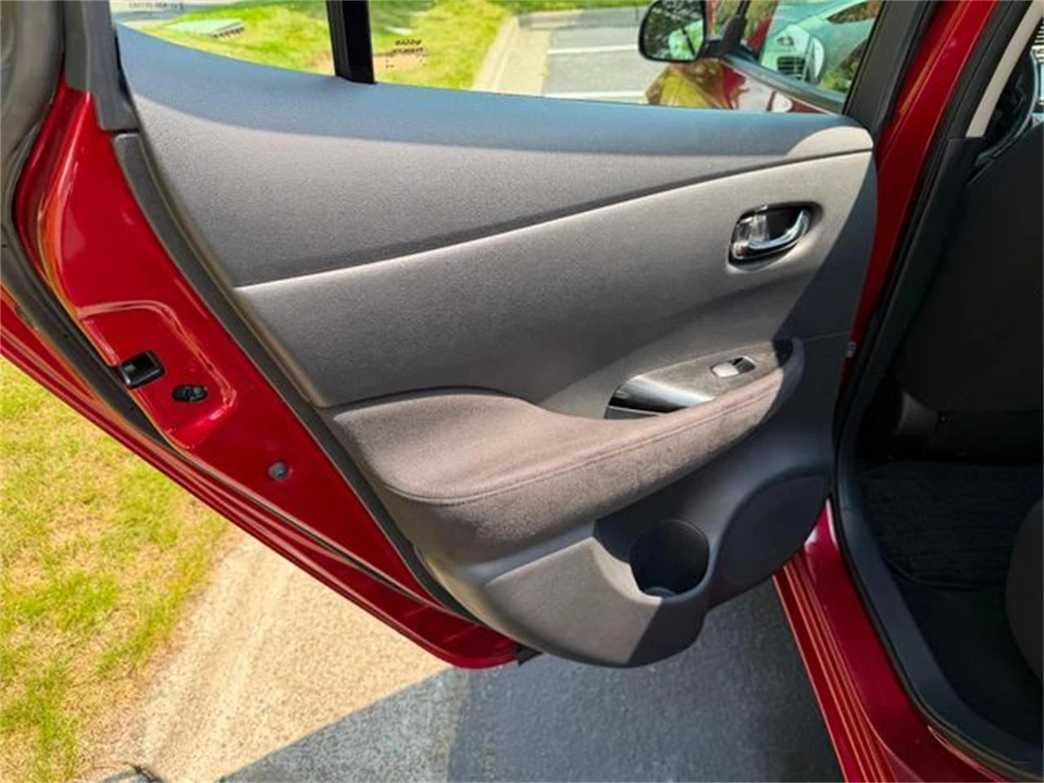 2014 Nissan Leaf - Image 21 of 31
