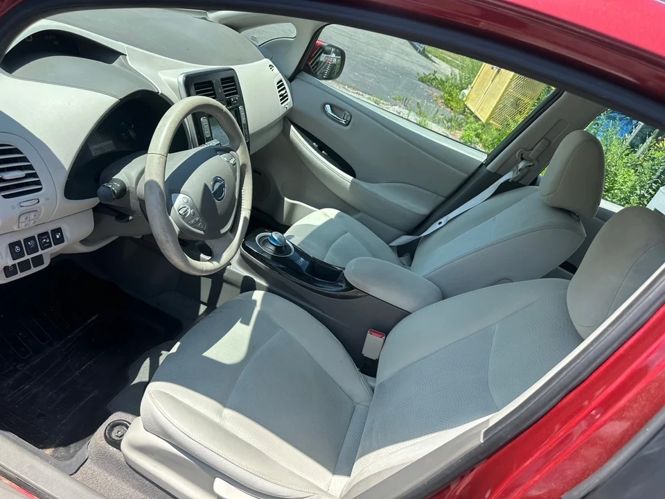 2014 Nissan Leaf - Image 9 of 13