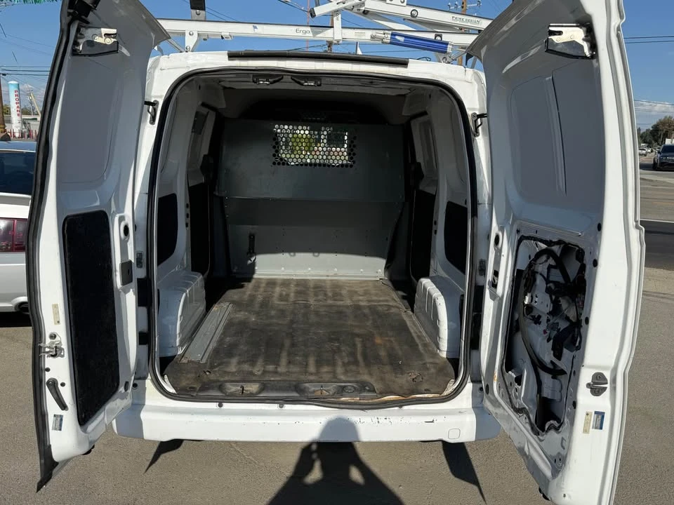 2014 Nissan NV - Image 5 of 6