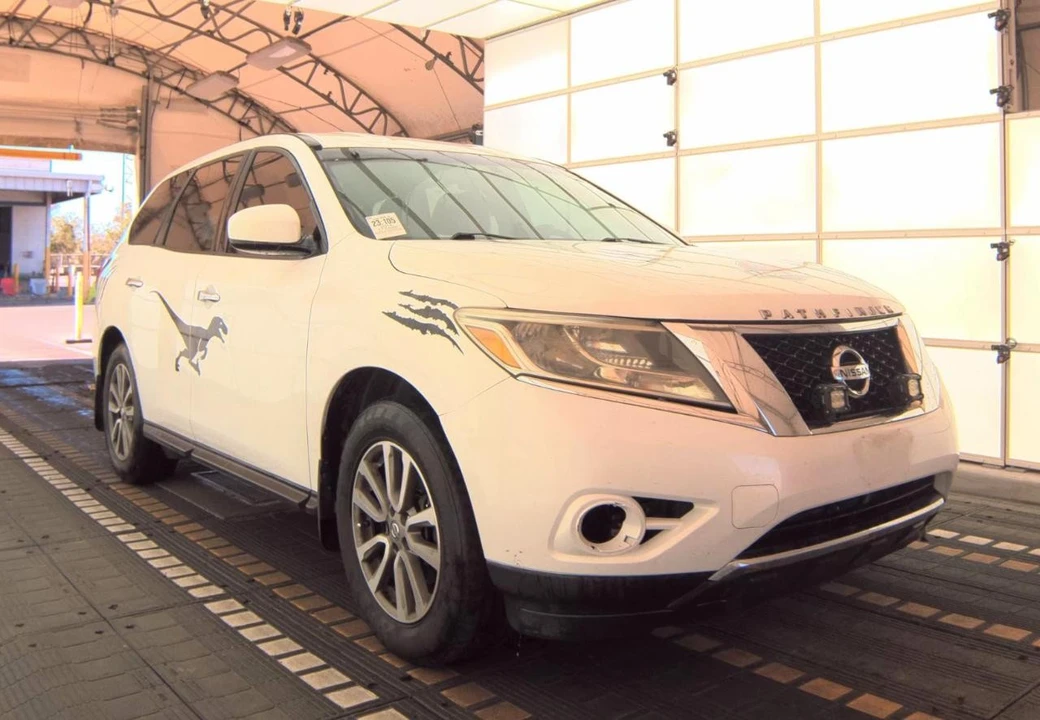 2014 Nissan Pathfinder 4th Gen - Image 4 of 12