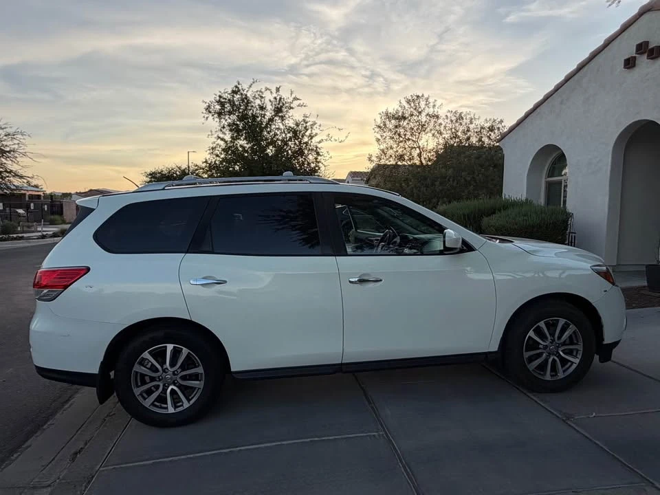 2014 Nissan Pathfinder 4th Gen - Image 2 of 10