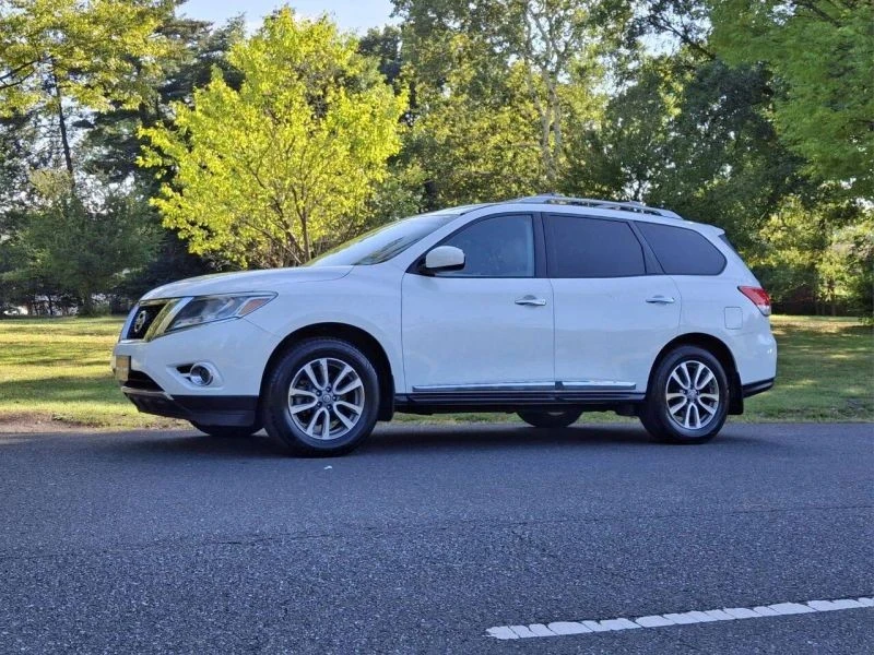 2014 Nissan Pathfinder 4th Gen - Image 2 of 12