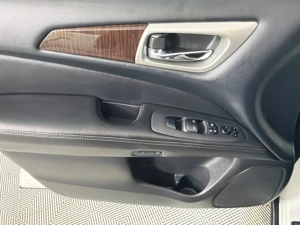 2014 Nissan Pathfinder 4th Gen - Image 10 of 12